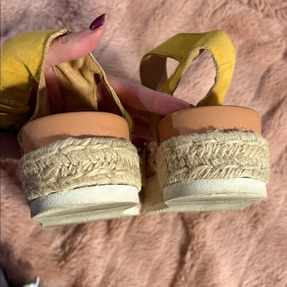 Universal Thread Yellow Strappy Sandals - Picture 5 of 5